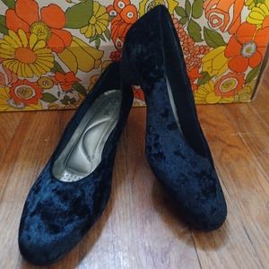 Vintage Black Velvet Short Heels - 9W